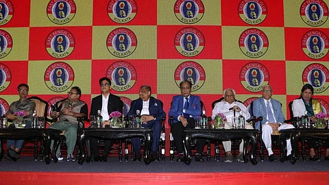 নতুন কমিটি গঠনের বৈঠকে ইস্টবেঙ্গল কর্তারা