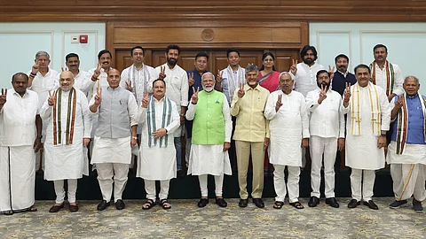 জোট শরিকদের সাথে নরেন্দ্র মোদী