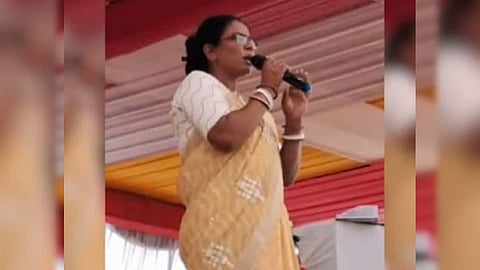 স্কুল শিক্ষিকা মানেকা দামোর