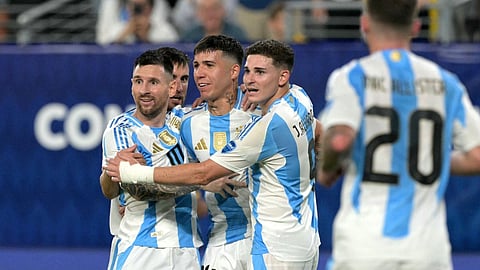 বিতর্কে জড়ালেন এনজো ফার্নান্ডেজ