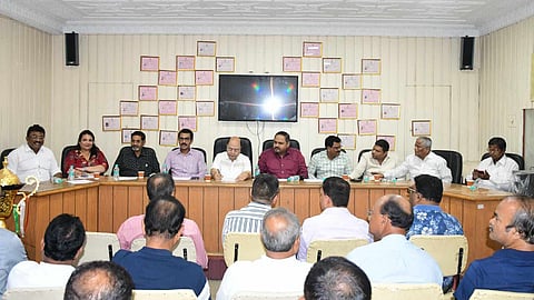 গভর্নিং বডির সভা