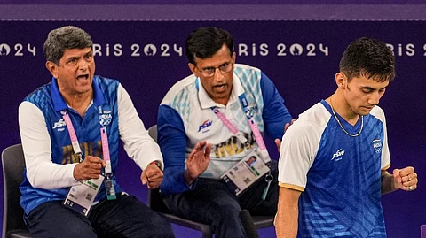 লক্ষ্যের হারে ক্ষুব্ধ প্রকাশ পাড়ুকোন (বামদিক)