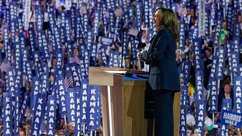 বক্তৃতা দিচ্ছেন কমলা হ্যারিস