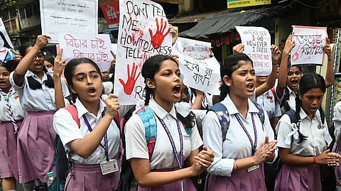 হাওড়ার তিন স্কুলকে শোকজ শিক্ষা দফতরের