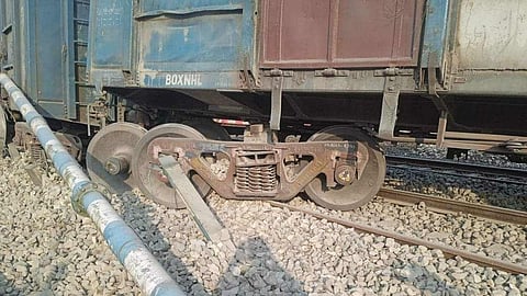 ময়নাগুড়িতে লাইনচ্যুত মালগাড়ি
