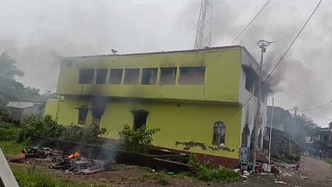 মহিষমারি থানায় আগুন