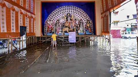 Weather Update: সোমেও বৃষ্টির সম্ভাবনা দক্ষিণের চার জেলায়, পুজোতেও ভোগাবে বৃষ্টি? কী জানাল আলিপুর?