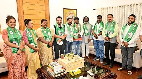 হেমন্ত সোরেনের সাথে বিজেপি নেতারা