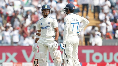 কিউইদের বিরুদ্ধে এখনও লড়ছে ভারত