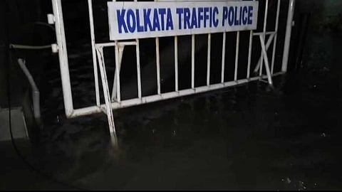 ভবানিপুরে জমা জলে বিদ্যুৎপৃষ্ট হয়ে মৃত্যু যুবকের