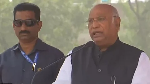 ঝাড়খণ্ডে নির্বাচনী প্রচারে কংগ্রেস সভাপতি মল্লিকার্জুন খাড়গে