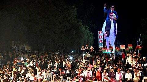 উত্তরপ্রদেশে উপনির্বাচনের প্রচারে সমাজবাদী পার্টির নেতা অখিলেশ যাদব