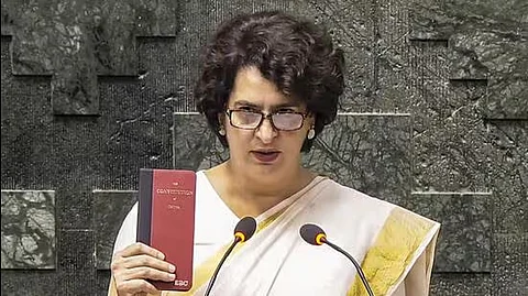 সাংসদ হিসেবে শপথ নিলেন প্রিয়াঙ্কা গান্ধী