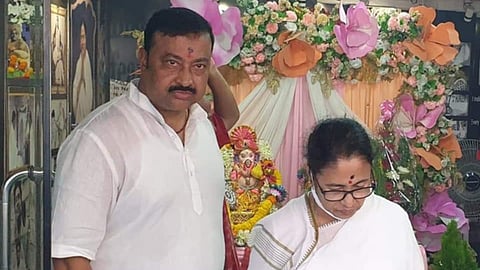 স্বপন ব্যানার্জি ওরফে বাবুন এবং মুখ্যমন্ত্রী মমতা বন্দ্যোপাধ্যায়