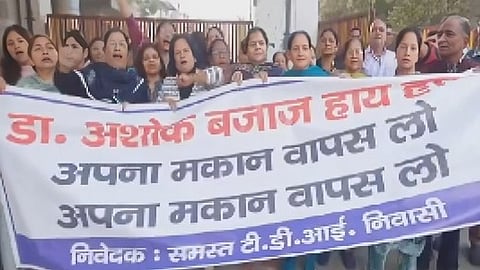 UP: মুসলিম ব্যক্তিকে কেন ফ্ল্যাট বিক্রি? রেজিস্ট্রি বাতিলের দাবিতে বিক্ষোভ আবাসিকদের