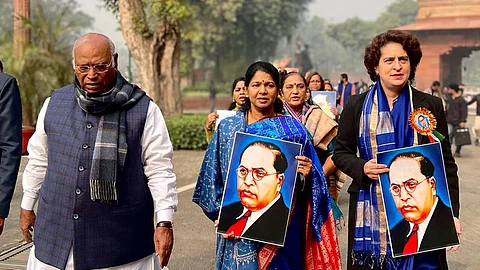 সংসদ ভবন চত্বরে কংগ্রেসের প্রতিবাদ