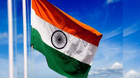 Republic day 2025: স্বাধীনতা ও প্রজাতন্ত্র দিবসের পতাকা উত্তোলনে বিশেষ তফাৎ রয়েছে! জানেন সেটা কী?