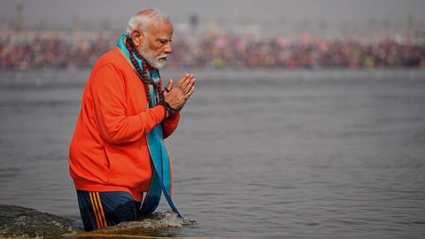 ত্রিবেণী সঙ্গমে মোদীর পুণ্যস্নান