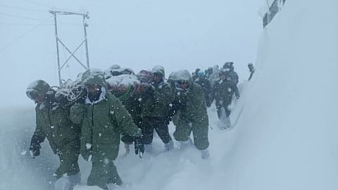 চলছে উদ্ধারকাজ