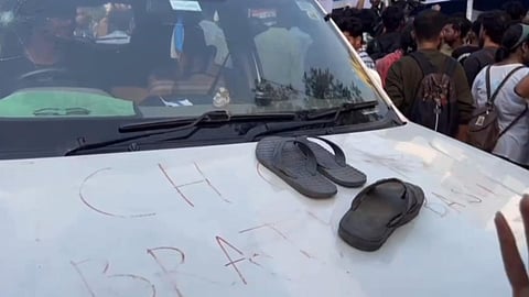 Jadavpur University: যাদবপুরে পড়ুয়াদের বিক্ষোভের মুখে ব্রাত্য বসু, উঠলো ‘চোর-চোর’ স্লোগান