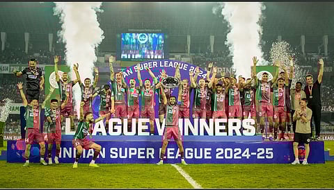 লিগ শিল্ড জয় মোহনবাগানের