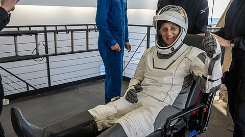 ক্যাপসুল থেকে বেরিয়ে সুনীতা উইলিয়ামস