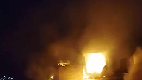 পাথরপ্রতিমায় বাজি বিস্ফোরণ