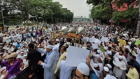 কলকাতার পার্ক সার্কাস ক্রসিং-এ ওয়াকফ সংশোধনী বিল বাতিলের দাবিতে বিক্ষোভ