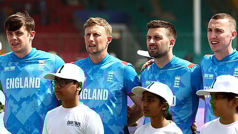 অধিনায়ক হলেন হ্যারি ব্রুক (একদম ডানদিকে)