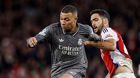 বল দখলের লড়াইয়ে এমবাপ্পে