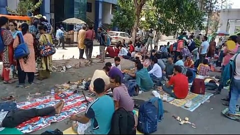 SSC Scam: ২ দিন পর শর্তসাপেক্ষ ঘেরাও মুক্ত এসএসসি চেয়ারম্যান! 'ধর্ণা চলবে' - জানালেন আন্দোলনকারীরা