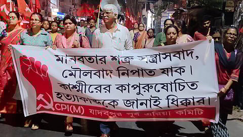 কাশ্মীরে জঙ্গী হামলার প্রতিবাদে যাদবপুরে মিছিল সিপিআইএম-এর