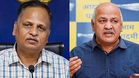 সত্যেন্দ্র জৈন (বামদিকে) এবং মনীশ সিসোদিয়া (ডানদিকে)