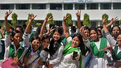 HS Result 2025: উচ্চমাধ্যমিকে বাড়লো পাশের হার, ৪৯৭ পেয়ে প্রথম পূর্ব বর্ধমানের রূপায়ণ পাল