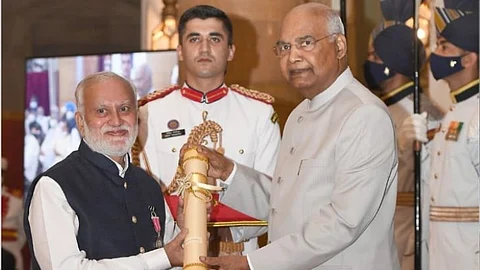 প্রয়াত পদ্মশ্রীপ্রাপক সুব্বান্না আয়াপ্পান (বামদিকে)