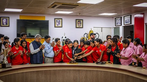 ইস্টবেঙ্গলের মহিলা ফুটবল দলের জয় উদযাপন