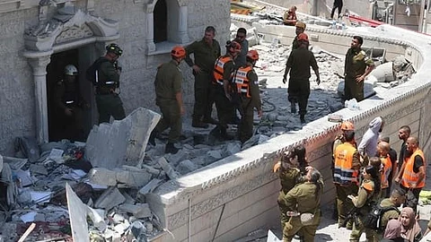 Iran-Israel Conflict: ইজরায়েলি হামলায় ইরানে মৃত প্রায় ৬০০! তেহরান ছেড়ে পালাচ্ছেন নাগরিকরা