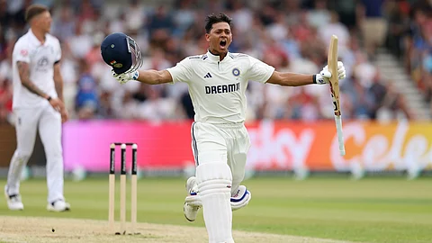 সেঞ্চুরির পর যশস্বী