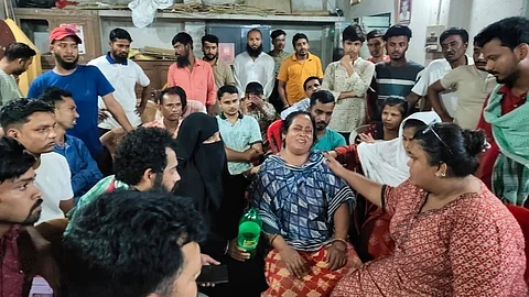 নিহত নাবালিকার বাড়িতে সিপিআইএম নেতৃত্ব