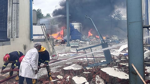 চলছে উদ্ধারকাজ