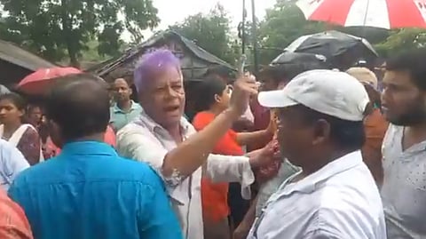 খড়গপুর টাউন থানার সামনে সাধারণ মানুষের বিক্ষোভ, রয়েছেন প্রহৃত অনিল দাসও