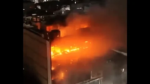 ইরাকের শপিং মলে ভয়াবহ অগ্নিকাণ্ড