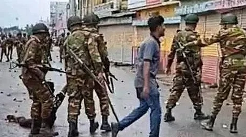 গোপালগঞ্জে সংঘর্ষের মুহূর্ত