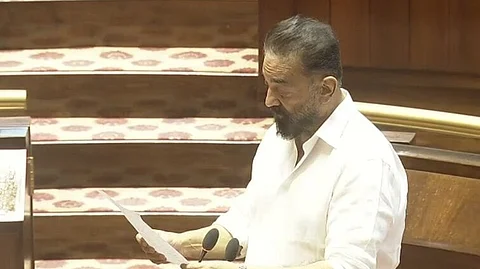 রাজ্যসভায় শপথবাক্য পাঠ করছেন কমল হাসান