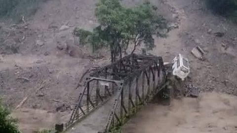 উত্তরাখণ্ডের রুদ্রপ্রয়াগে মেঘভাঙা বৃষ্টি
