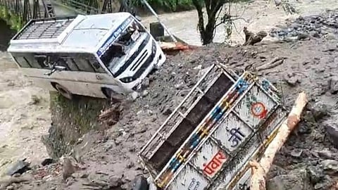 রুদ্রপ্রয়াগ জেলার ছেনাগড়ে ভারী বৃষ্টির কারণে ধস