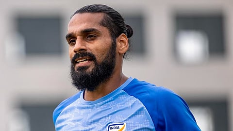 ছিটকে গেলেন সন্দেশ ঝিঙ্গান