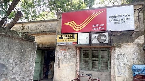 Jadavpur: ভুয়ো পাসবইয়ের মাধ্যমে কোটি কোটি টাকার প্রতারণা! গ্রেফতার পোস্ট অফিসের এজেন্ট