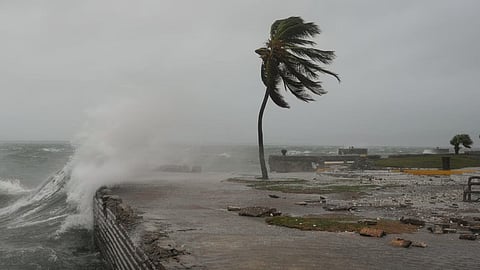 Melissa: বিধ্বস্ত জ্যামাইকা, এবার কিউবার পথে ‘মেলিসা’! শতাব্দীর সবচেয়ে ভয়াবহ ঘূর্ণিঝড়ে মৃত একাধিক