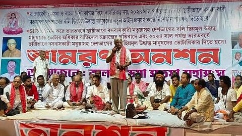 অনশন মঞ্চে সুজন চক্রবর্তী